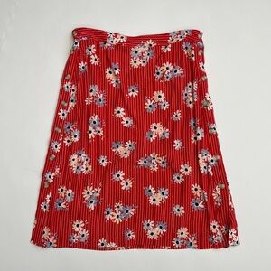 Madewell women’s red floral skirt with buttons along side